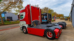 20251019-Tom-Holding-00375